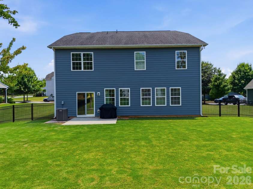 8107 Belfort Forest Lane, Huntersville, NC 28078.  MLS# CAR4401456, YatesRealty ID 36748. 