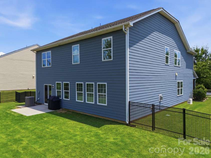8107 Belfort Forest Lane, Huntersville, NC 28078.  MLS# CAR4401456, YatesRealty ID 36748. 