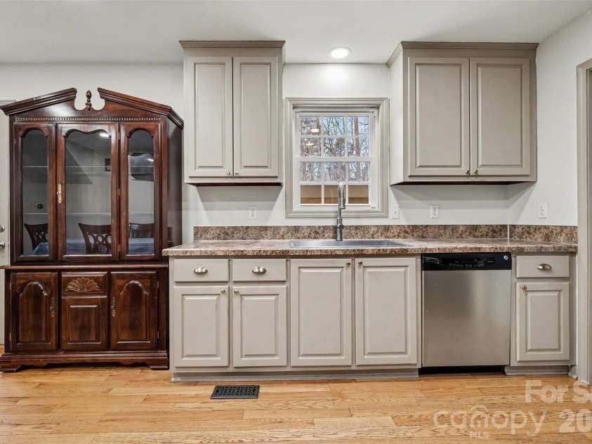 1338 Pell Drive, Lincolnton, NC 28092.  MLS# CAR4336740, YatesRealty ID 3675. 