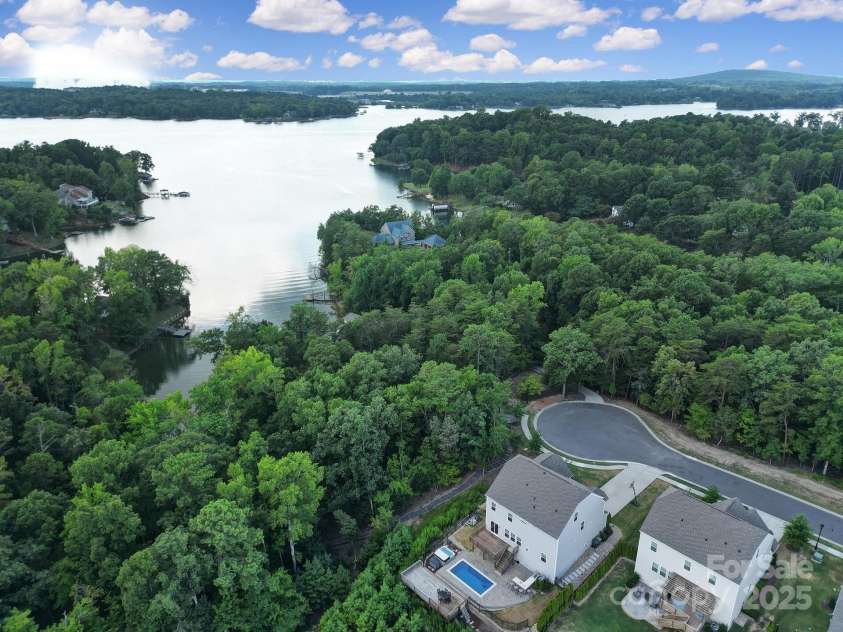 17237 Rider Wood Lane, Charlotte, NC 28278.  MLS# CAR4331462, YatesRealty ID 3675. 