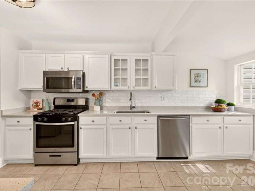 1808 Truman Road, Charlotte, NC 28205.  MLS# CAR4397533, YatesRealty ID 36754. 
