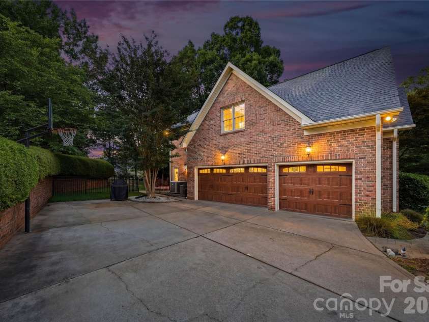 7205 Watersreach Lane, Charlotte, NC 28277.  MLS# CAR4390371, YatesRealty ID 36755. 