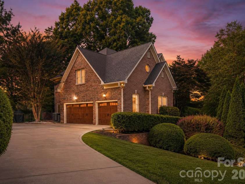 7205 Watersreach Lane, Charlotte, NC 28277.  MLS# CAR4390371, YatesRealty ID 36755. 