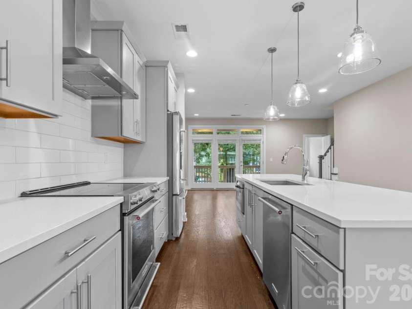 129 Grandin Road, Charlotte, NC 28208.  MLS# CAR4401229, YatesRealty ID 36756. 