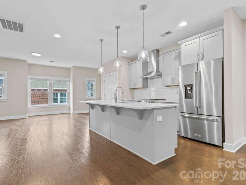 129 Grandin Road, Charlotte, NC 28208.  MLS# CAR4401229, YatesRealty ID 36756. Spacious Main Living Space