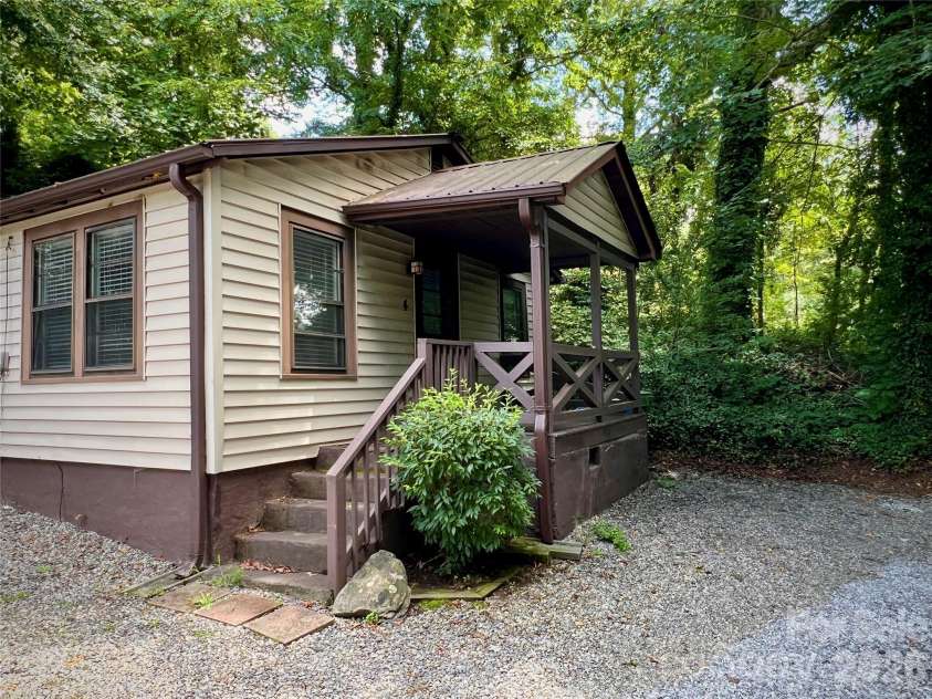 4 Arbutus Road, Asheville, NC 28805.  MLS# CAR4401422, YatesRealty ID 36757. 
