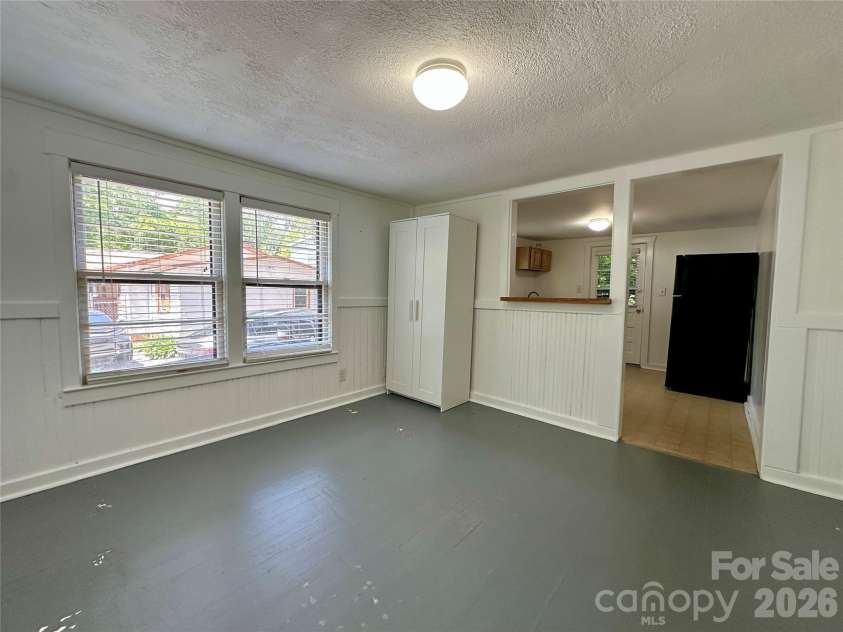 4 Arbutus Road, Asheville, NC 28805.  MLS# CAR4401422, YatesRealty ID 36757. 