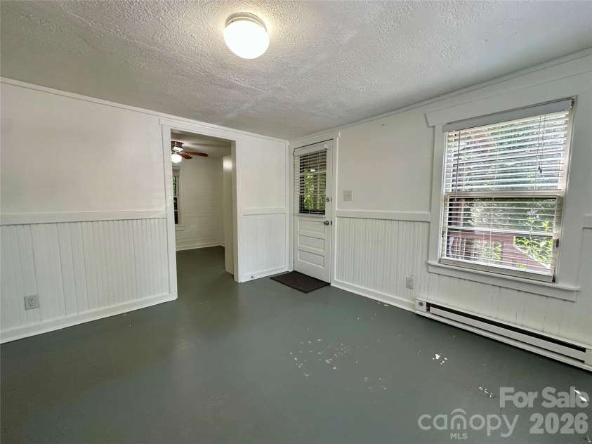4 Arbutus Road, Asheville, NC 28805.  MLS# CAR4401422, YatesRealty ID 36757. 