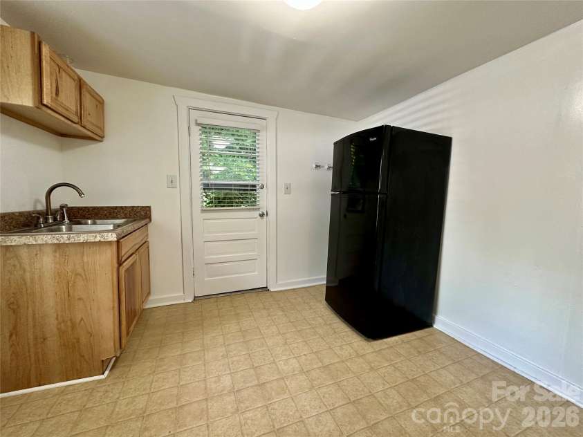 4 Arbutus Road, Asheville, NC 28805.  MLS# CAR4401422, YatesRealty ID 36757. 