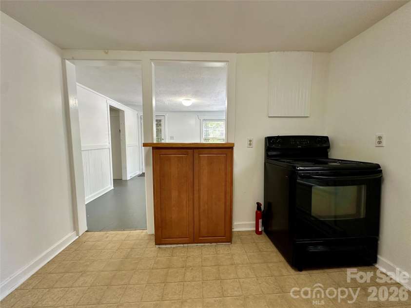 4 Arbutus Road, Asheville, NC 28805.  MLS# CAR4401422, YatesRealty ID 36757. 
