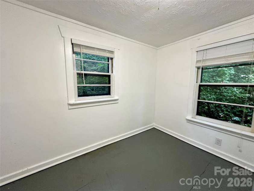 4 Arbutus Road, Asheville, NC 28805.  MLS# CAR4401422, YatesRealty ID 36757. 