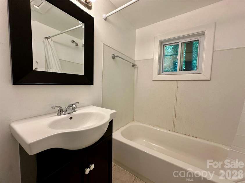 4 Arbutus Road, Asheville, NC 28805.  MLS# CAR4401422, YatesRealty ID 36757. 