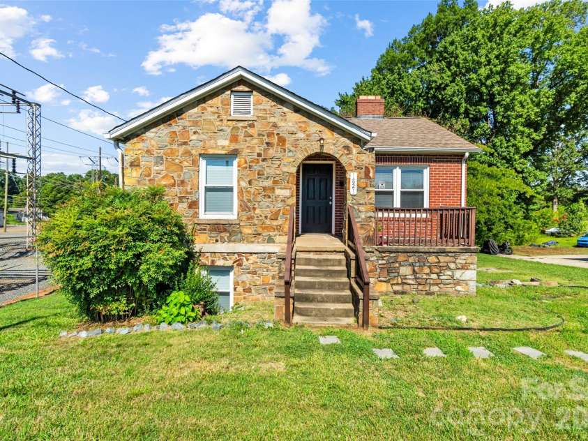 1821 Remount Road, Charlotte, NC 28208.  MLS# CAR4403451, YatesRealty ID 36758. 