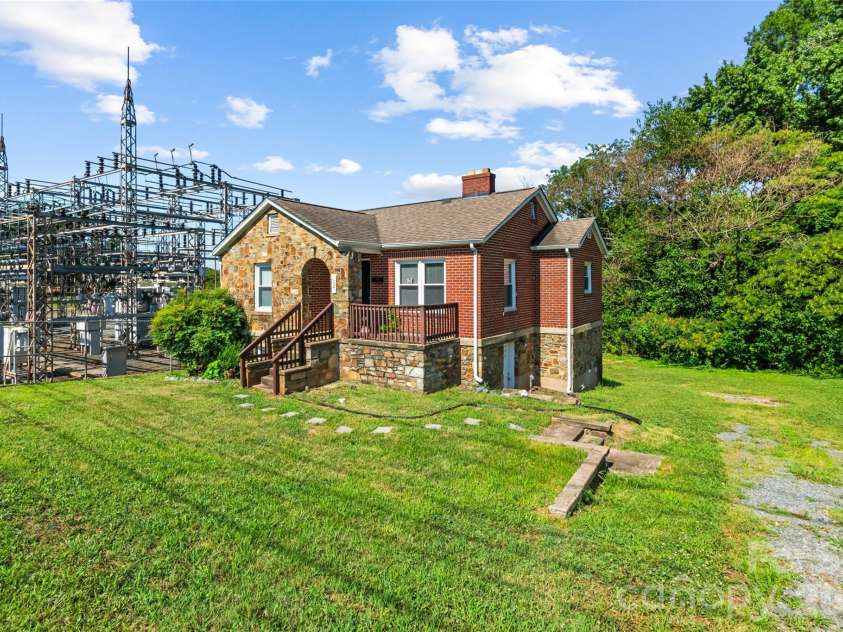 1821 Remount Road, Charlotte, NC 28208.  MLS# CAR4403451, YatesRealty ID 36758. 