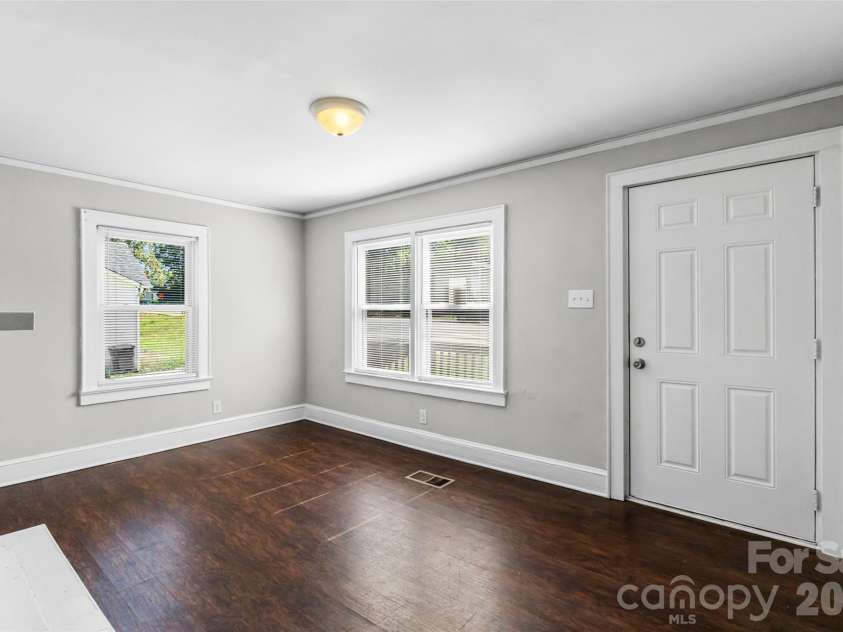 1821 Remount Road, Charlotte, NC 28208.  MLS# CAR4403451, YatesRealty ID 36758. 