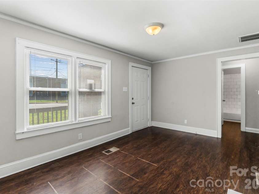 1821 Remount Road, Charlotte, NC 28208.  MLS# CAR4403451, YatesRealty ID 36758. 
