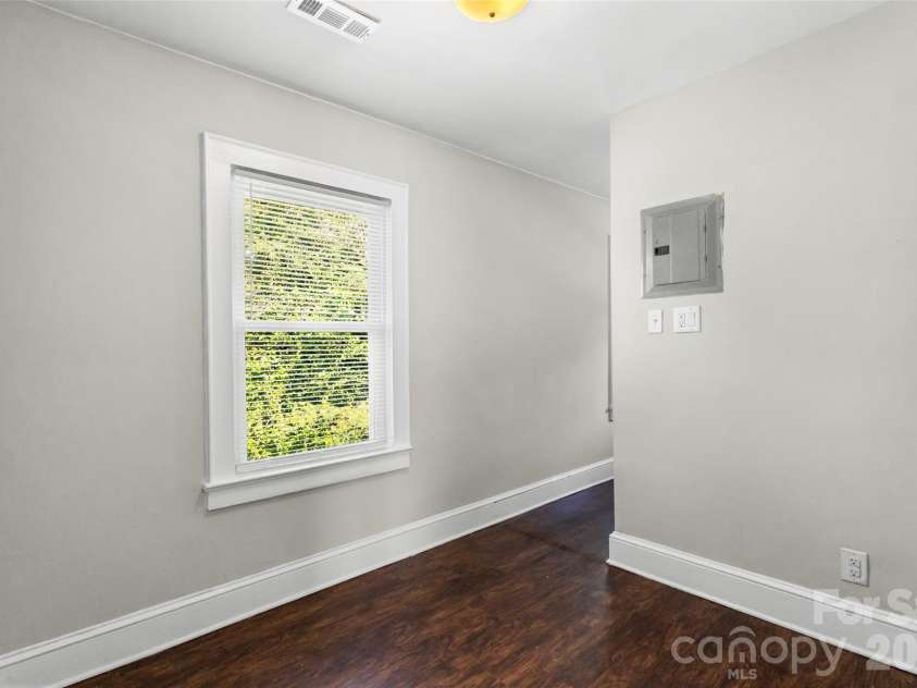 1821 Remount Road, Charlotte, NC 28208.  MLS# CAR4403451, YatesRealty ID 36758. 