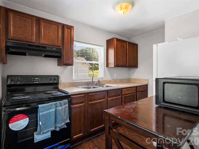 1821 Remount Road, Charlotte, NC 28208.  MLS# CAR4403451, YatesRealty ID 36758. 
