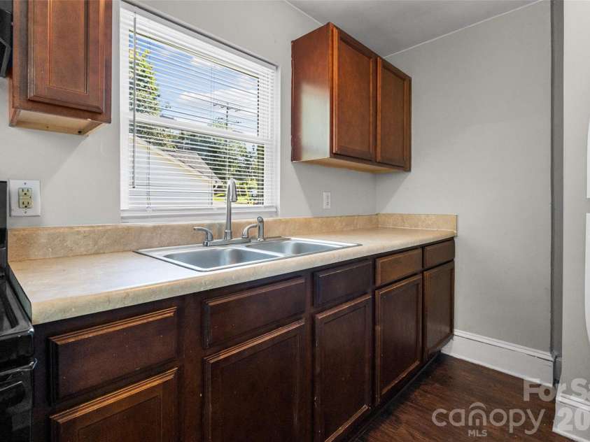 1821 Remount Road, Charlotte, NC 28208.  MLS# CAR4403451, YatesRealty ID 36758. 