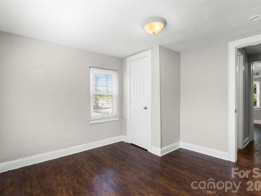 1821 Remount Road, Charlotte, NC 28208.  MLS# CAR4403451, YatesRealty ID 36758. 