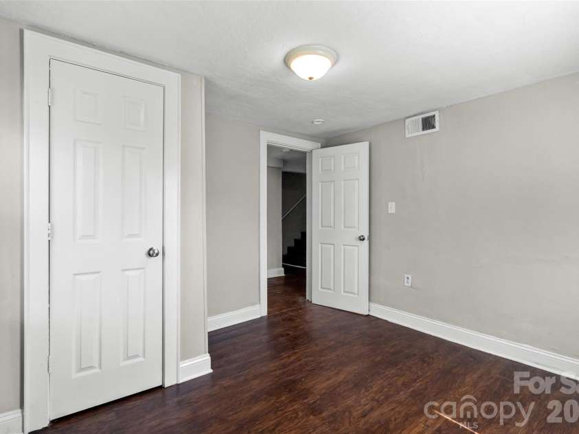 1821 Remount Road, Charlotte, NC 28208.  MLS# CAR4403451, YatesRealty ID 36758. 