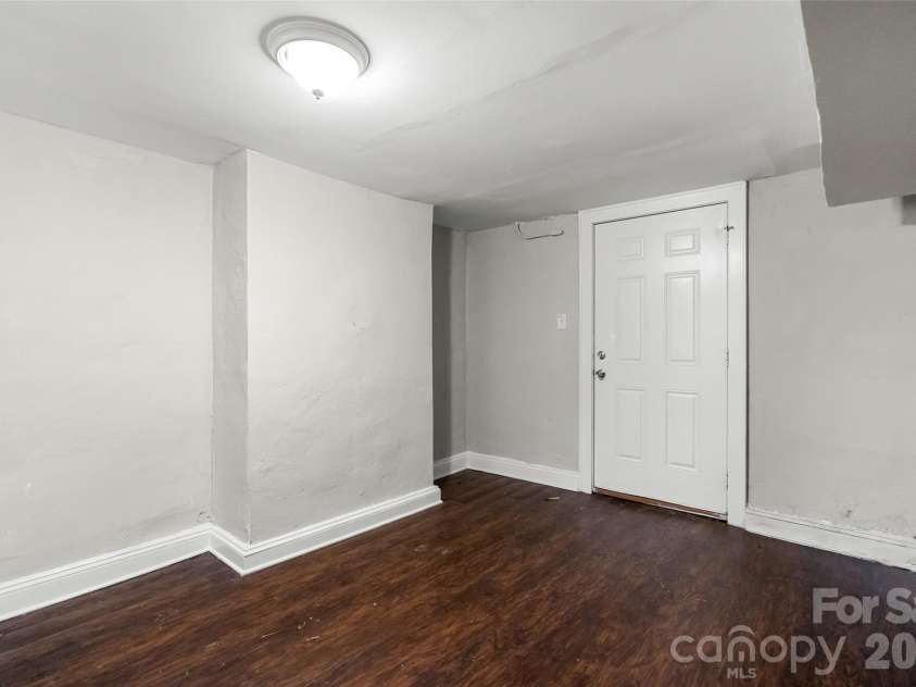 1821 Remount Road, Charlotte, NC 28208.  MLS# CAR4403451, YatesRealty ID 36758. 