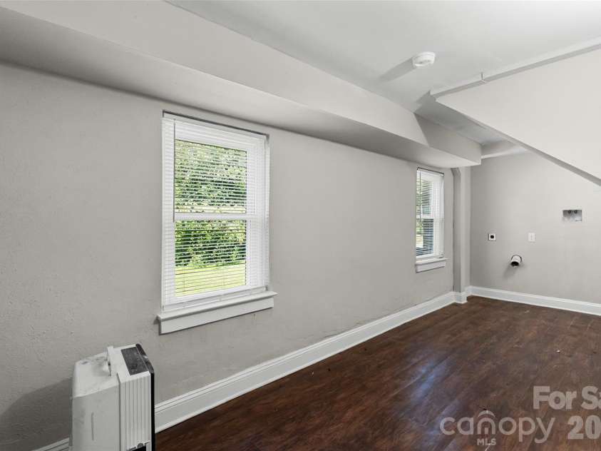 1821 Remount Road, Charlotte, NC 28208.  MLS# CAR4403451, YatesRealty ID 36758. 