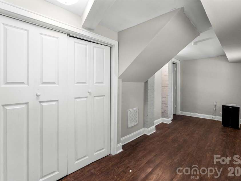 1821 Remount Road, Charlotte, NC 28208.  MLS# CAR4403451, YatesRealty ID 36758. 