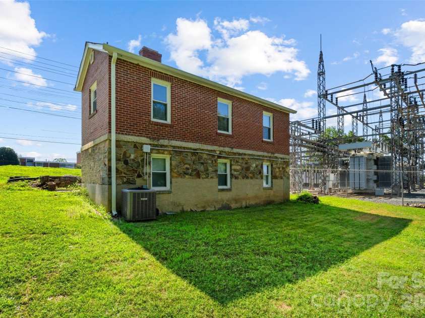 1821 Remount Road, Charlotte, NC 28208.  MLS# CAR4403451, YatesRealty ID 36758. 