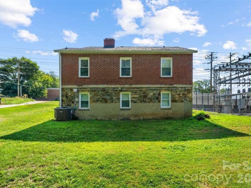1821 Remount Road, Charlotte, NC 28208.  MLS# CAR4403451, YatesRealty ID 36758. 