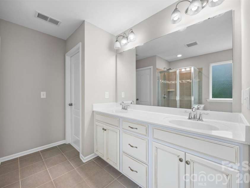1016 Currituck Way, York, SC 29745.  MLS# CAR4389267, YatesRealty ID 36759. 