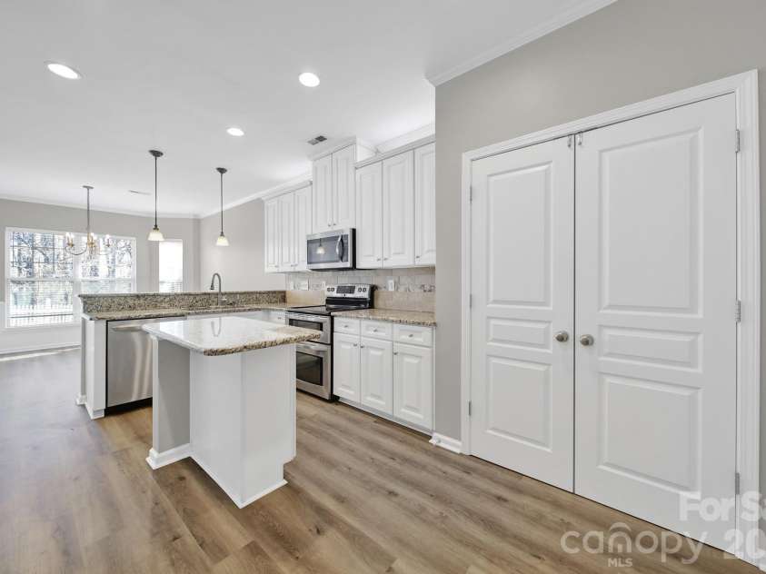 1441 Hammond Drive, Matthews, NC 28104.  MLS# CAR4342095, YatesRealty ID 3676. 