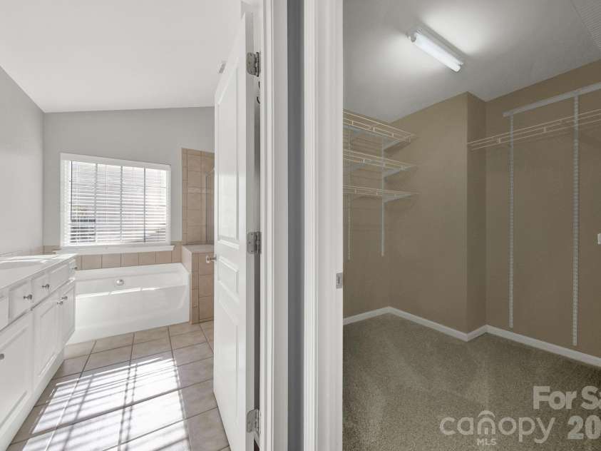 1441 Hammond Drive, Matthews, NC 28104.  MLS# CAR4342095, YatesRealty ID 3676. 