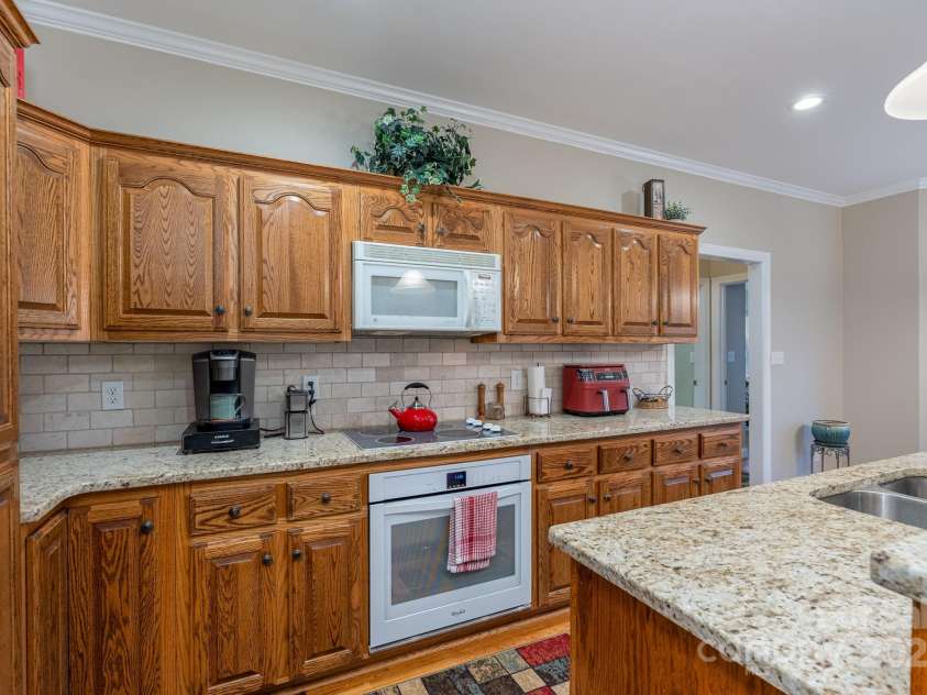 204 Vanderbilt Drive, York, SC 29745.  MLS# CAR4329588, YatesRealty ID 3676. Kitchen with cooktop, oven and microwave 