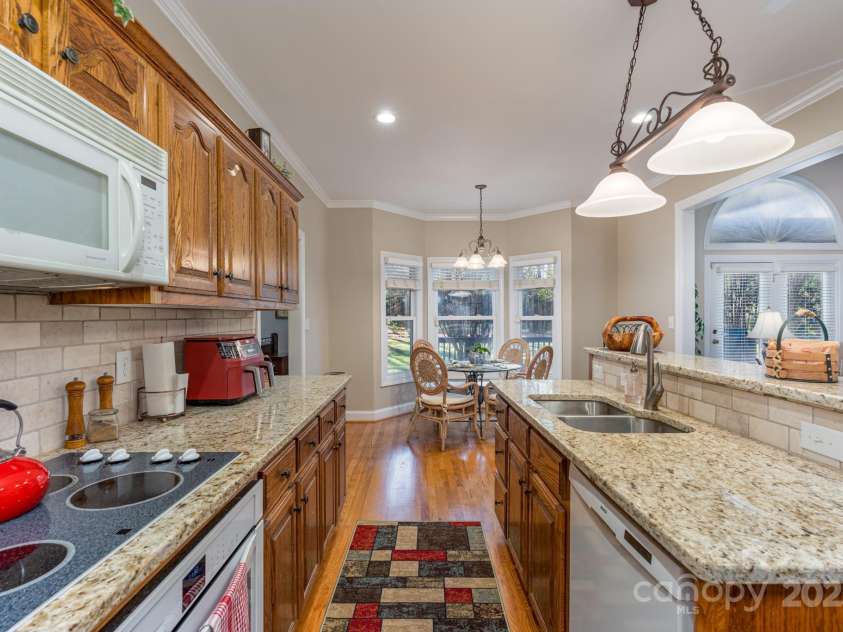 204 Vanderbilt Drive, York, SC 29745.  MLS# CAR4329588, YatesRealty ID 3676. Kitchen with views to the breakfast room 
