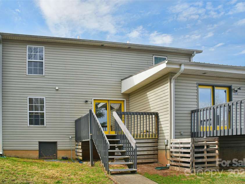 580 Fairview Road, Asheville, NC 28803.  MLS# CAR4235228, YatesRealty ID 3676. 