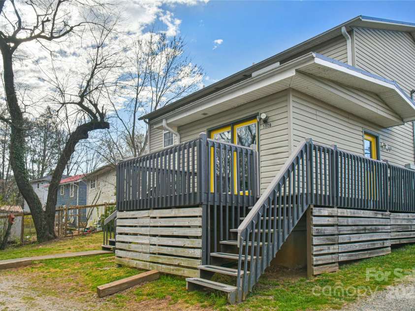 580 Fairview Road, Asheville, NC 28803.  MLS# CAR4235228, YatesRealty ID 3676. 