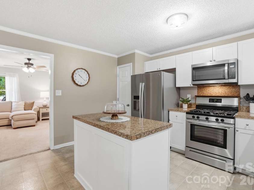 5542 Randolph Road, Kannapolis, NC 28081.  MLS# CAR4394314, YatesRealty ID 36762. 