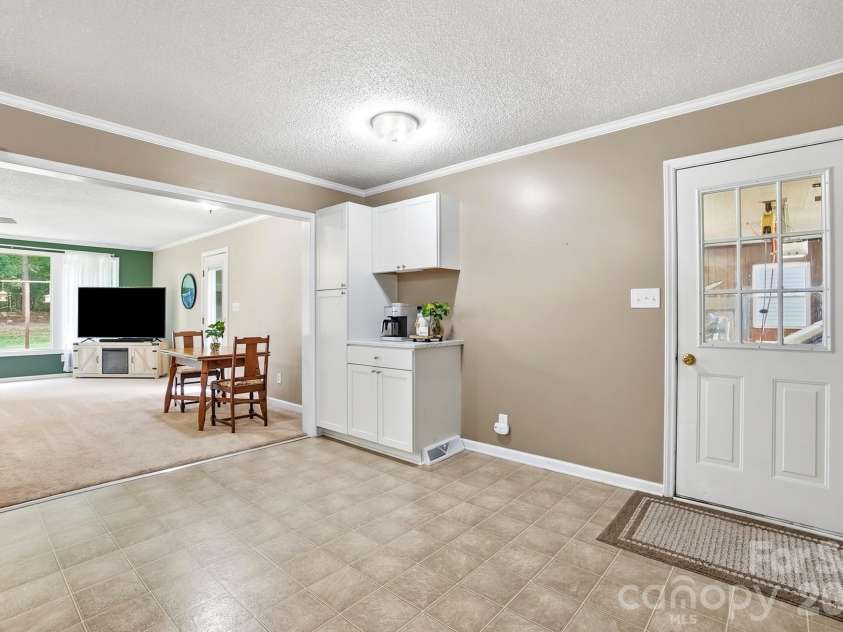 5542 Randolph Road, Kannapolis, NC 28081.  MLS# CAR4394314, YatesRealty ID 36762. 