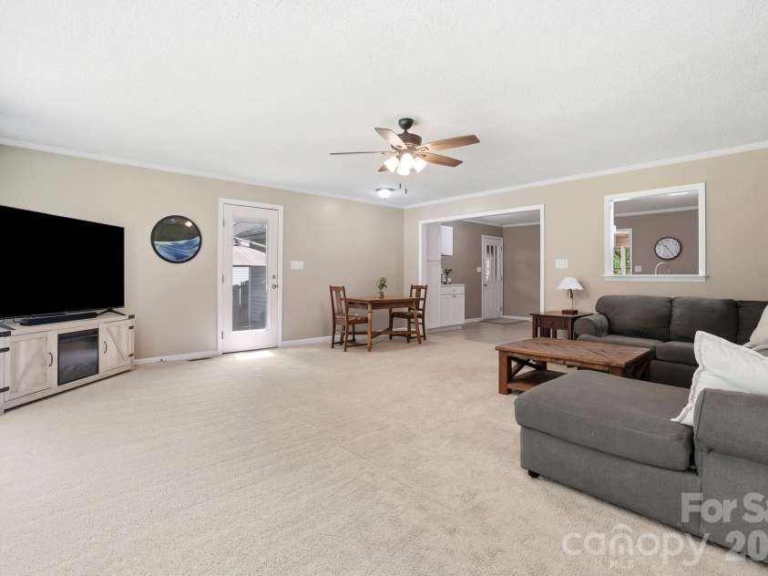 5542 Randolph Road, Kannapolis, NC 28081.  MLS# CAR4394314, YatesRealty ID 36762. 