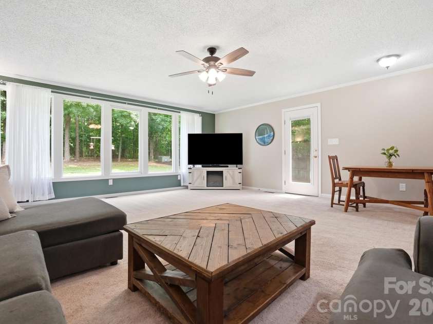 5542 Randolph Road, Kannapolis, NC 28081.  MLS# CAR4394314, YatesRealty ID 36762. 