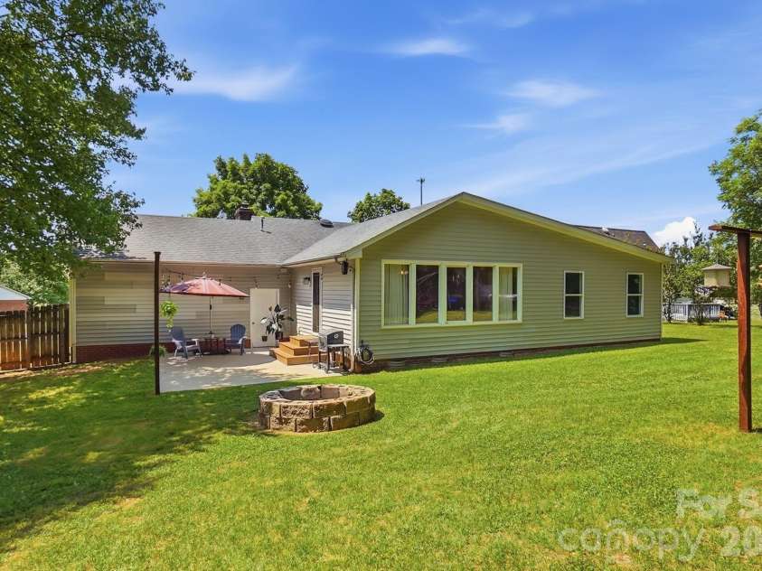 5542 Randolph Road, Kannapolis, NC 28081.  MLS# CAR4394314, YatesRealty ID 36762. 