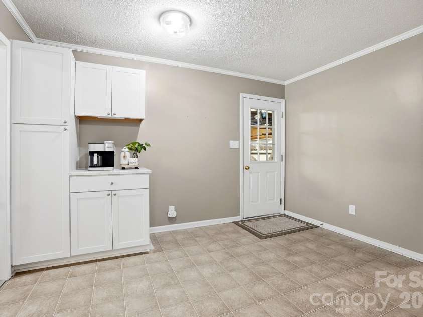 5542 Randolph Road, Kannapolis, NC 28081.  MLS# CAR4394314, YatesRealty ID 36762. Coffee Bar