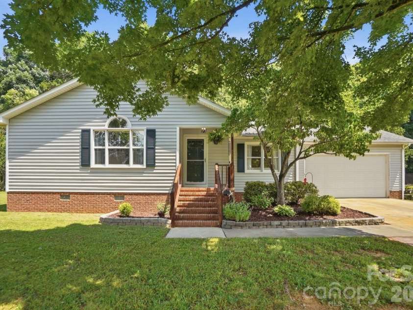 5542 Randolph Road, Kannapolis, NC 28081.  MLS# CAR4394314, YatesRealty ID 36762. Front