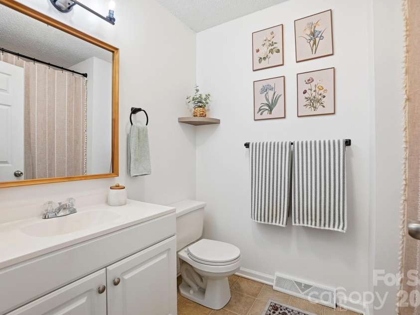 5542 Randolph Road, Kannapolis, NC 28081.  MLS# CAR4394314, YatesRealty ID 36762. Hall Bathroom