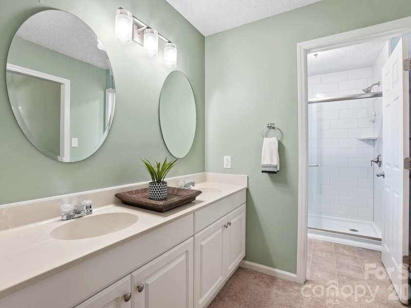 5542 Randolph Road, Kannapolis, NC 28081.  MLS# CAR4394314, YatesRealty ID 36762. Primary Bathroom