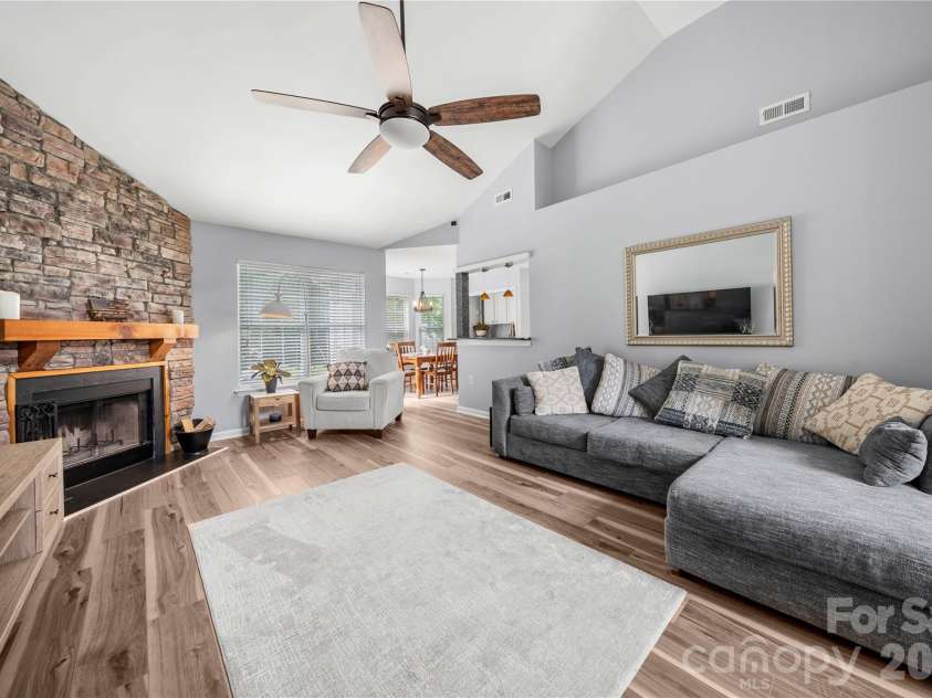 12716 Cumberland Crest Drive, Huntersville, NC 28078.  MLS# CAR4396849, YatesRealty ID 36765. 