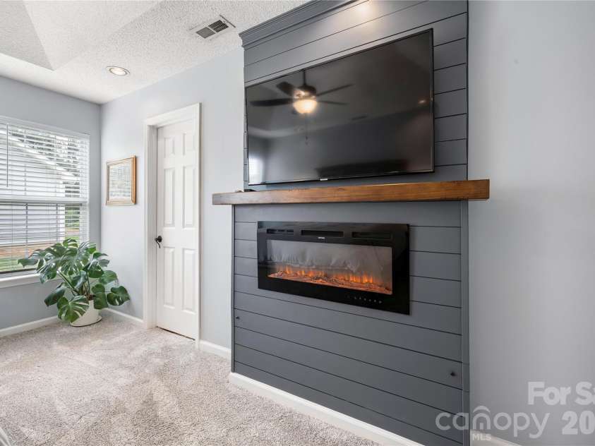 12716 Cumberland Crest Drive, Huntersville, NC 28078.  MLS# CAR4396849, YatesRealty ID 36765. 