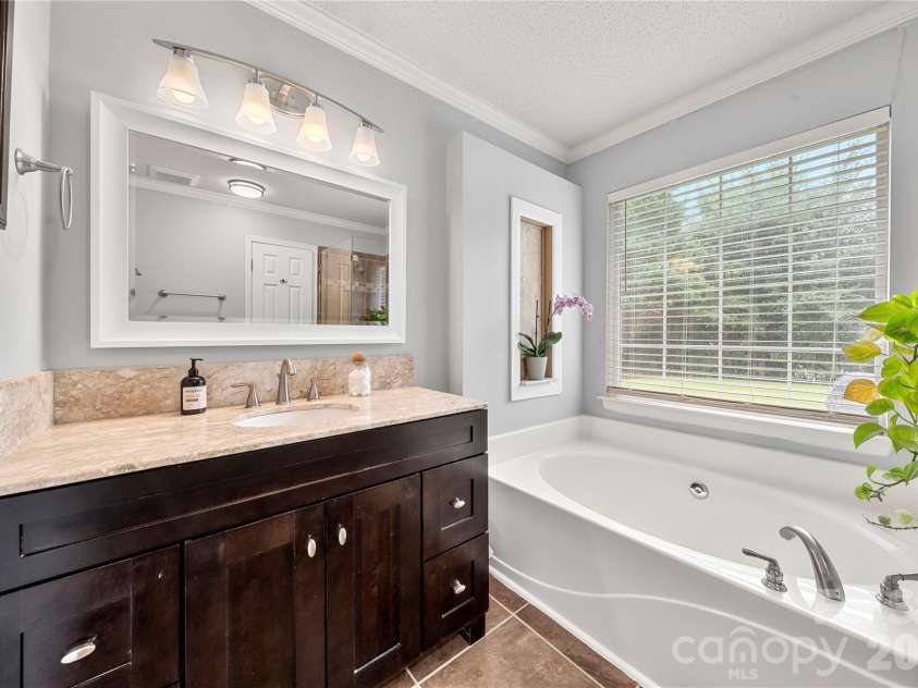 12716 Cumberland Crest Drive, Huntersville, NC 28078.  MLS# CAR4396849, YatesRealty ID 36765. 