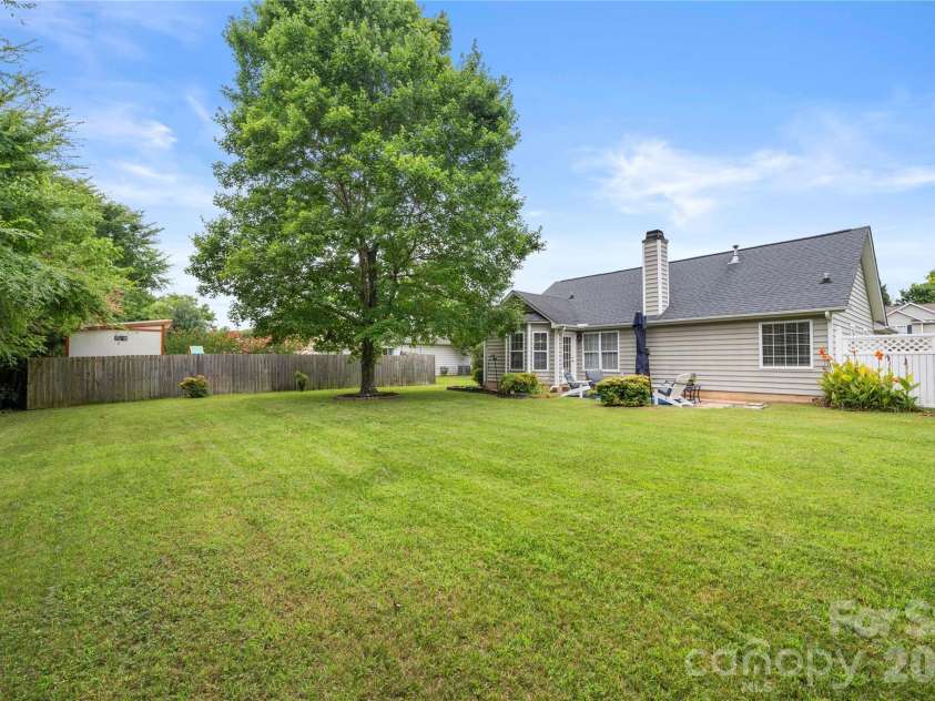 12716 Cumberland Crest Drive, Huntersville, NC 28078.  MLS# CAR4396849, YatesRealty ID 36765. 